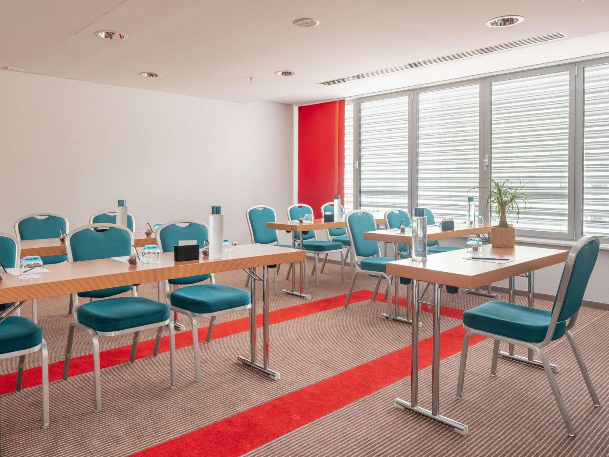 Hotel Radisson Blu Toulouse Airport 4*